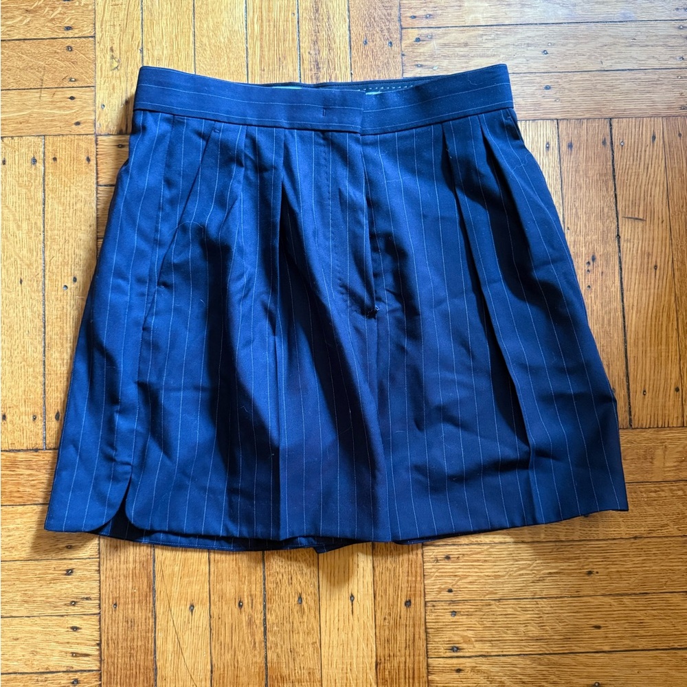 NWOT MaxMara Dark Blue Pinstripe Shorts Size 4